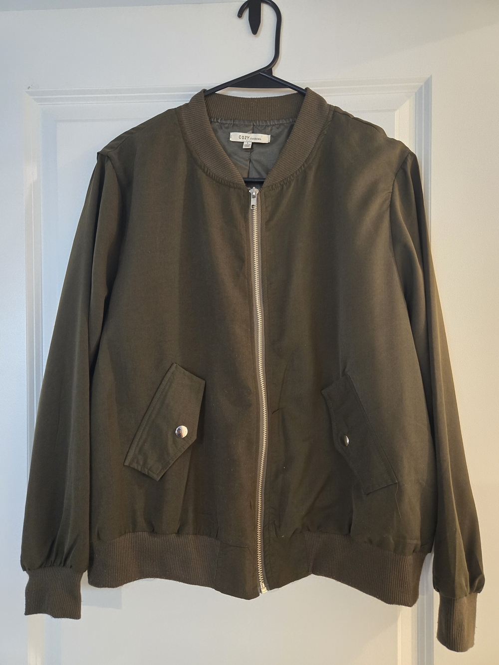 Cozy Casual Olive Bomber Jacket with Snap Pockets